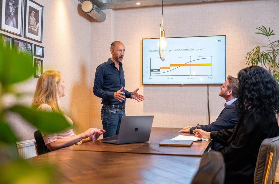 Klassikale uitleg door gecertificeerde trainer tijdens de Training HubSpot Sales Software.