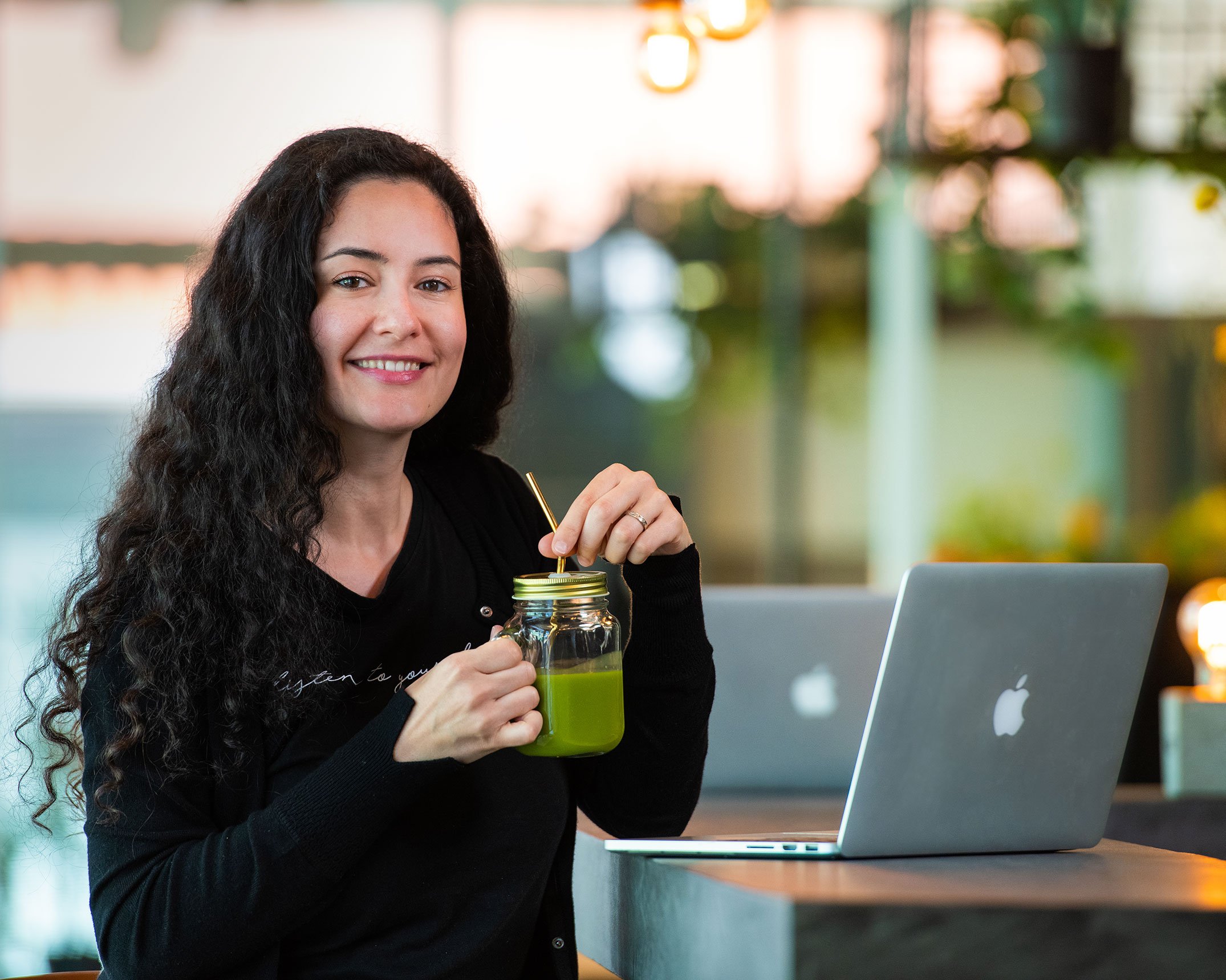 Bright-ModGr-2150x1720-Andreaa-bar-2