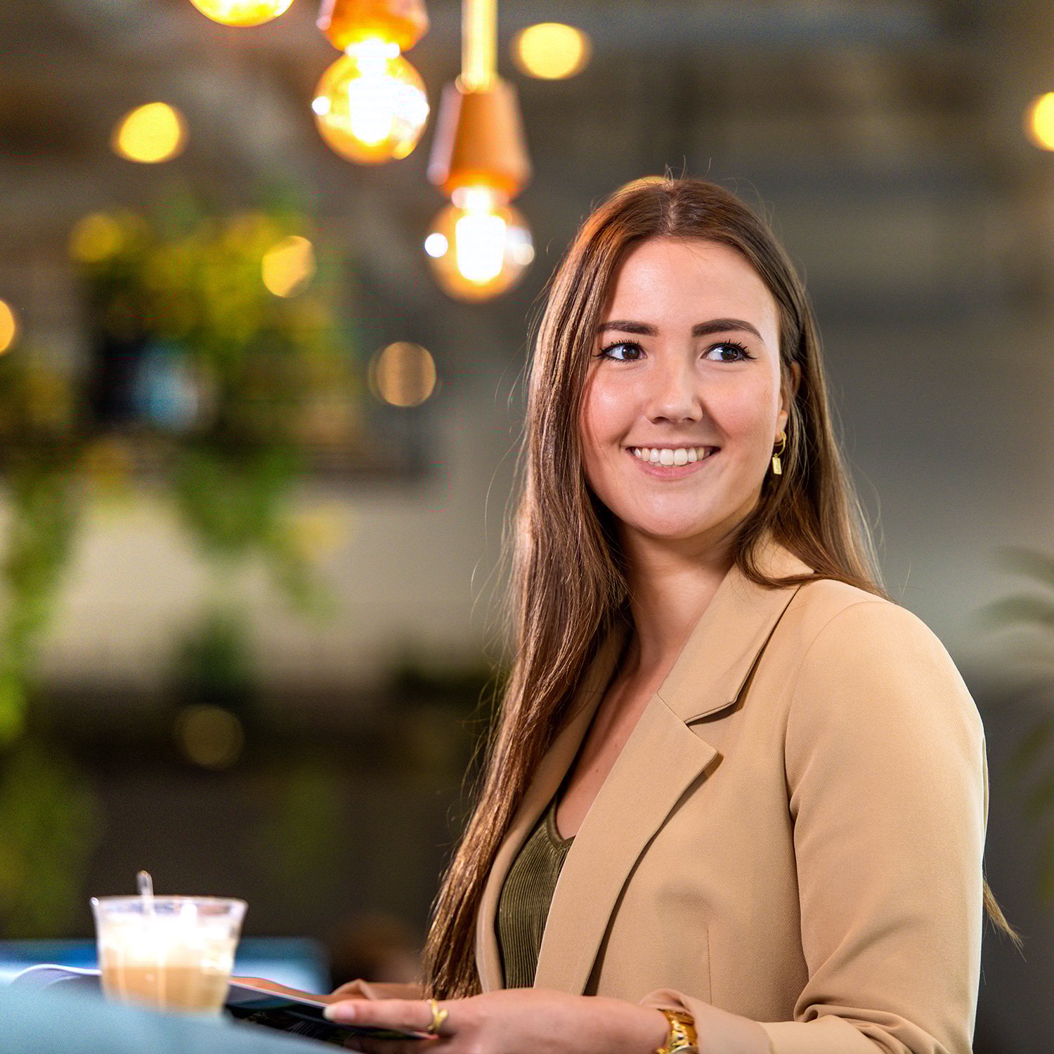 Bright-Square-1500x1500-Diana-3