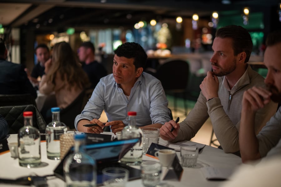 Roundtable Bright - Adam Arena - beeld Klomp Creative -26 blurred